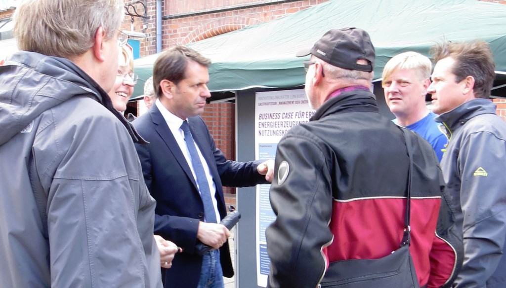 Minister_Nies_im_Gespraech