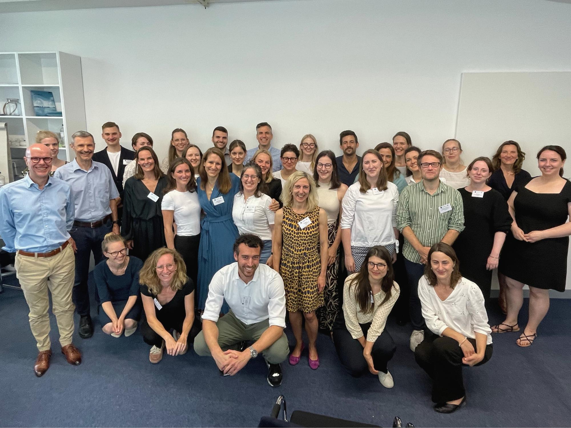 Gruppenfoto vom Abschluss-Workshop des MBA Sustainability Management bei Lutz Aufzüge